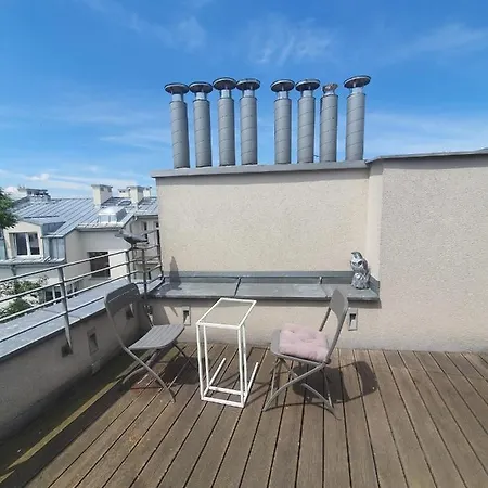 By The Roof Apartment *