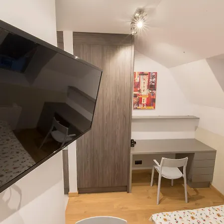 Apartment By The Roof *